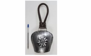 Zvonec alpský kravský šedostříbrný s protěží kožené držadlo celková váška 28cm 